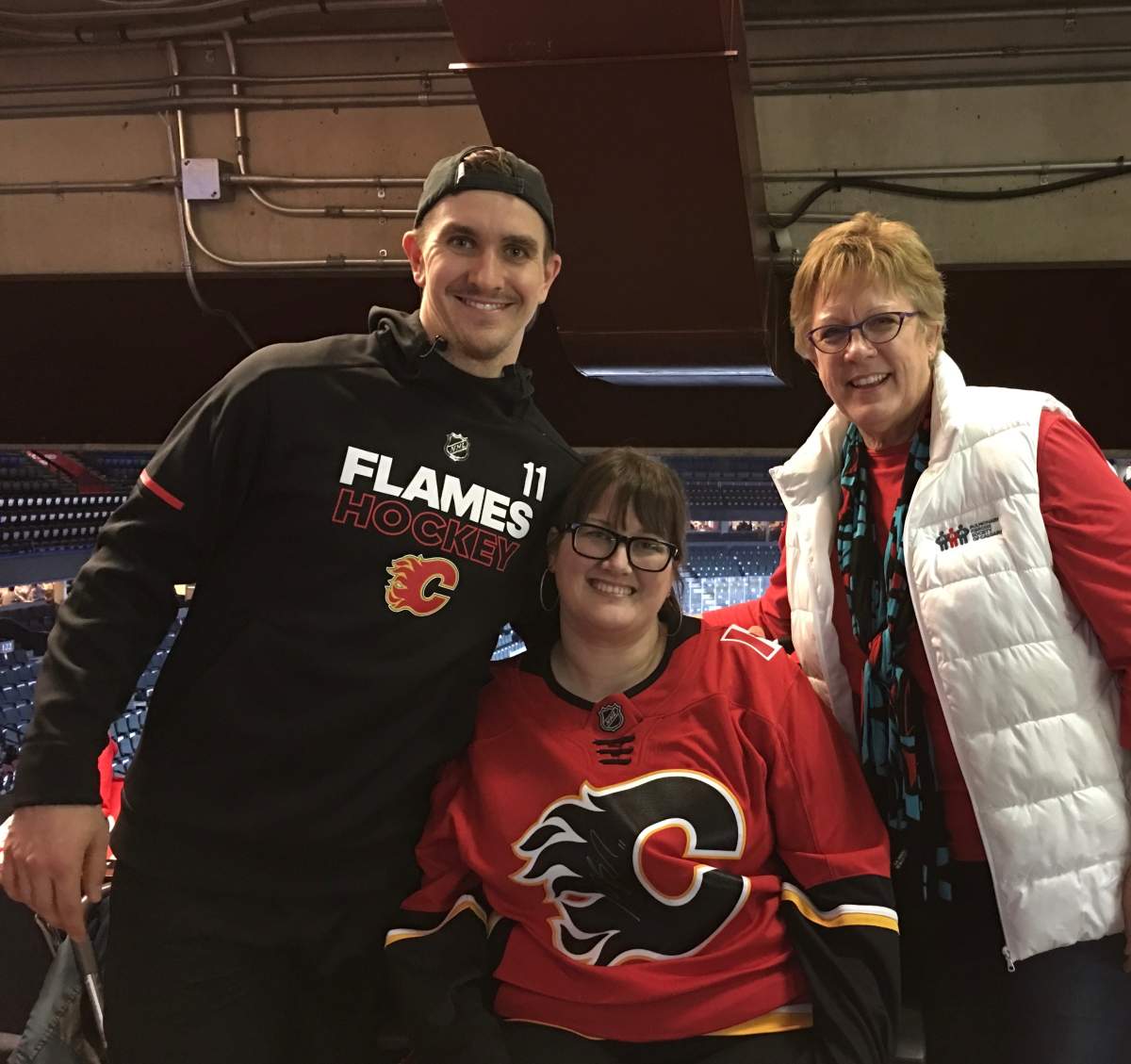Undated photo of Jessie Ravnsborg with her mom, at a Calgary Flames game with player Mikael Backlund.