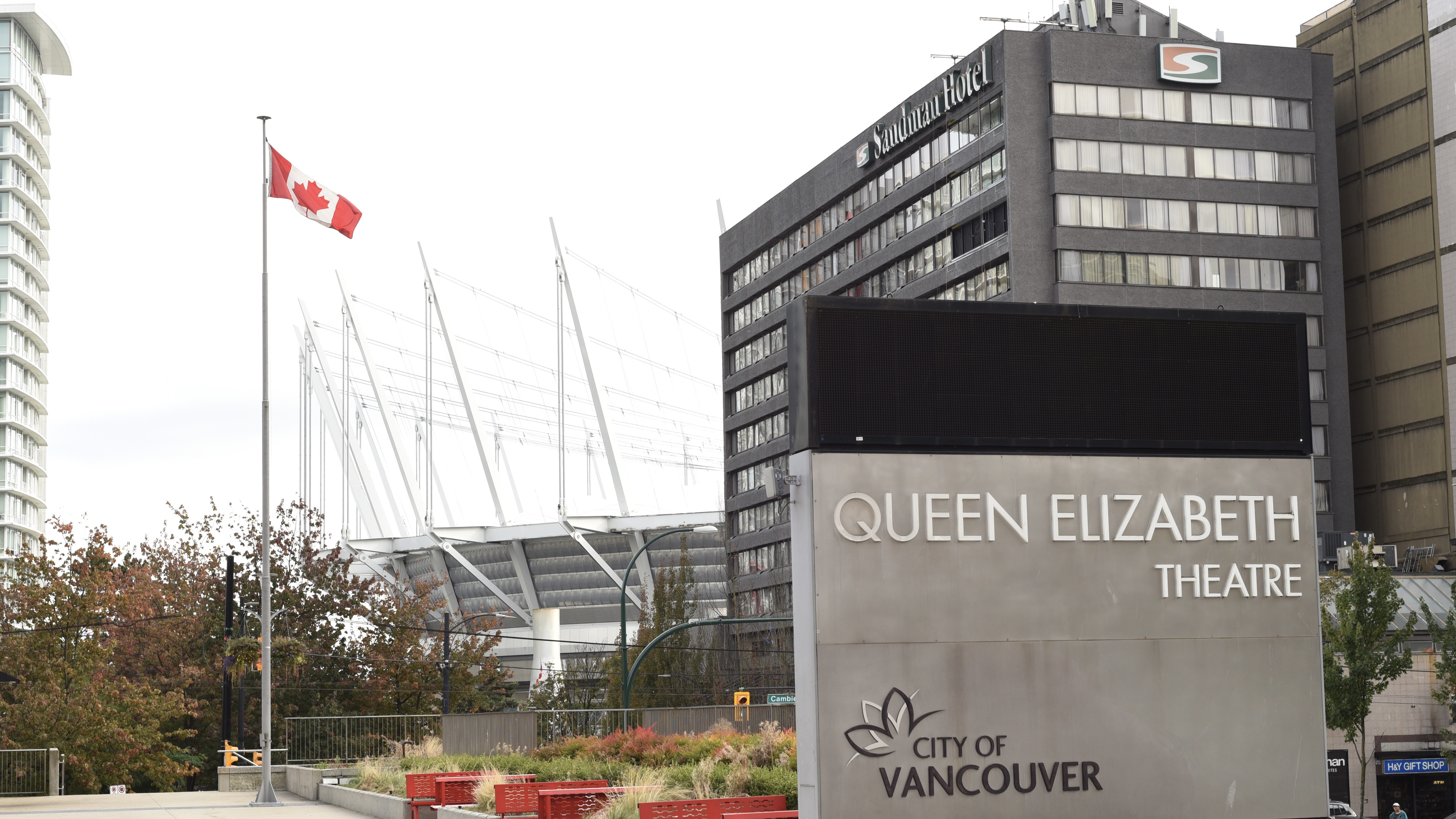 Queen Elizabeth Theatre in Vancouver, British Columbia on Oct. 8, 2020. THE CANADIAN PRESS IMAGES/Don Denton