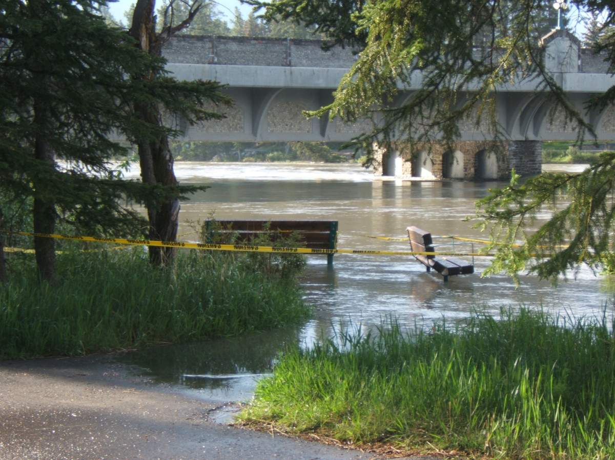 Rising waters, caused by unseasonably warm temperatrues, has prompted a high streamflow advisory to be issued for the Bow River in Banff National Park.