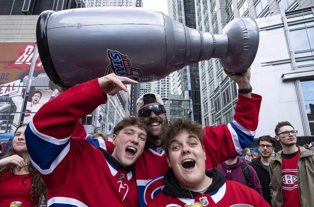 Fans cheer outside the Bell Centre before the Montreal Canadiens face the Buffalo Sabres in Game 3 of NHL playoff action in Montreal on May 10, 2026. THE CANADIAN PRESS/Christinne Muschi.