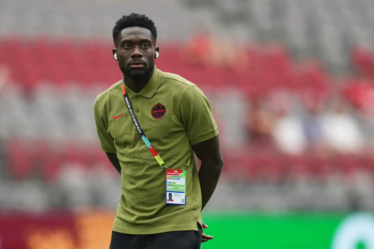 Canada’s Alphonso Davies walks on the pitch as his team arrives prior to the World Cup Group B soccer match against Qatar in Vancouver, British Columbia, Thursday, June 18, 2026. (AP Photo/Abbie Parr)