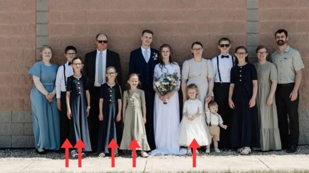 Family prepares to bury 5 children killed in devastating Ontario crash - image