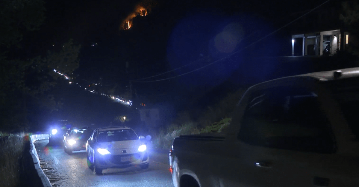 Line up of cars trying to evacuate Kelowna in 2023