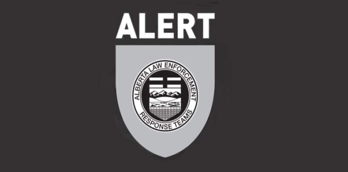 Members of the Alberta Law Enforcement Response Team seized $100,000 worth of drugs and several firearms during an investigation in Fort McMurray .