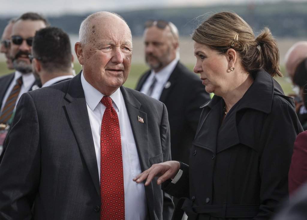U.S. Ambassador to Canada Pete Hoekstra, left, talks with Alberta Premier Danielle Smith prior to the arrival of President Donald Trump in Calgary, Sunday, June 15, 2025.