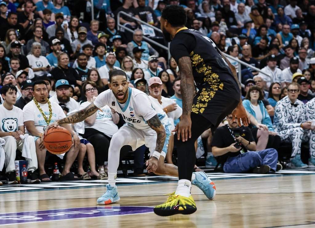 Brampton Honey Badgers' Roddy Peters (2) defends against Winnipeg Sea Bears' Xavier Moon (17) during first half CEBL championship action in Winnipeg on Saturday, August 15, 2026. 