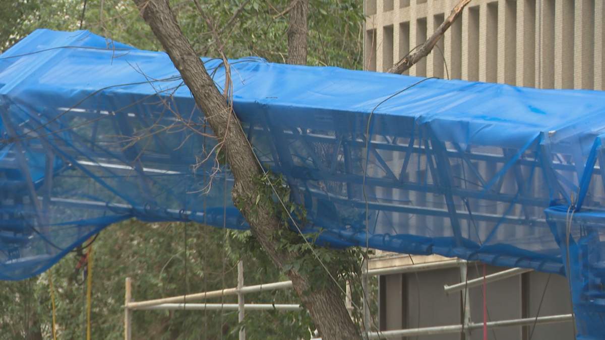 Downtown Regina scaffolding falls, sending 2 to hospital - image