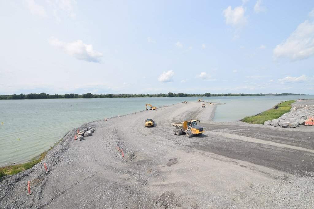 Work on the Port of Montreal expansion project in Contrecoeur, in the Montérégie region, is progressing. The project entered a new phase in August with start of construction of a jetty for the dock. 