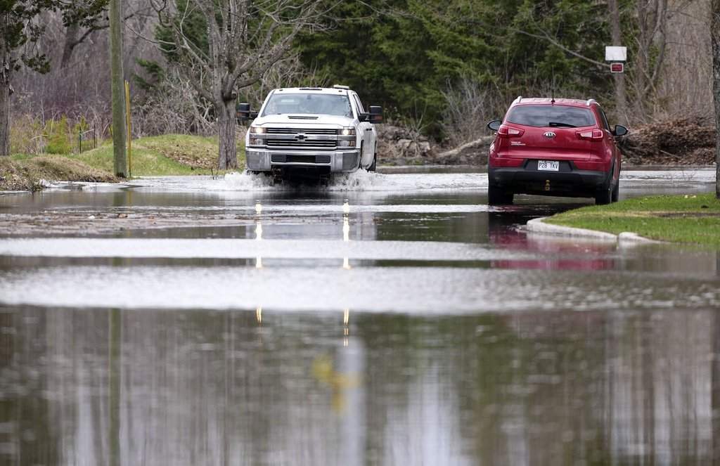 People drive a truck through low floodwaters in Gatineau, Que., on Sunday, April 19, 2026. THE CANADIAN PRESS/Justin Tang
The Canadian Press.