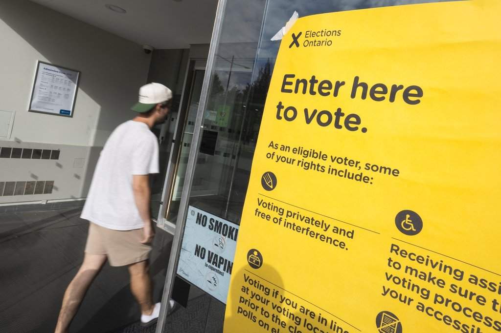 A voter enters an advance voting location in the riding of Hamilton East—Stoney Creek in Hamilton, on Thursday, Aug. 27, 2026, one of three byelections in Ontario. THE CANADIAN PRESS/Nick Iwanyshyn.