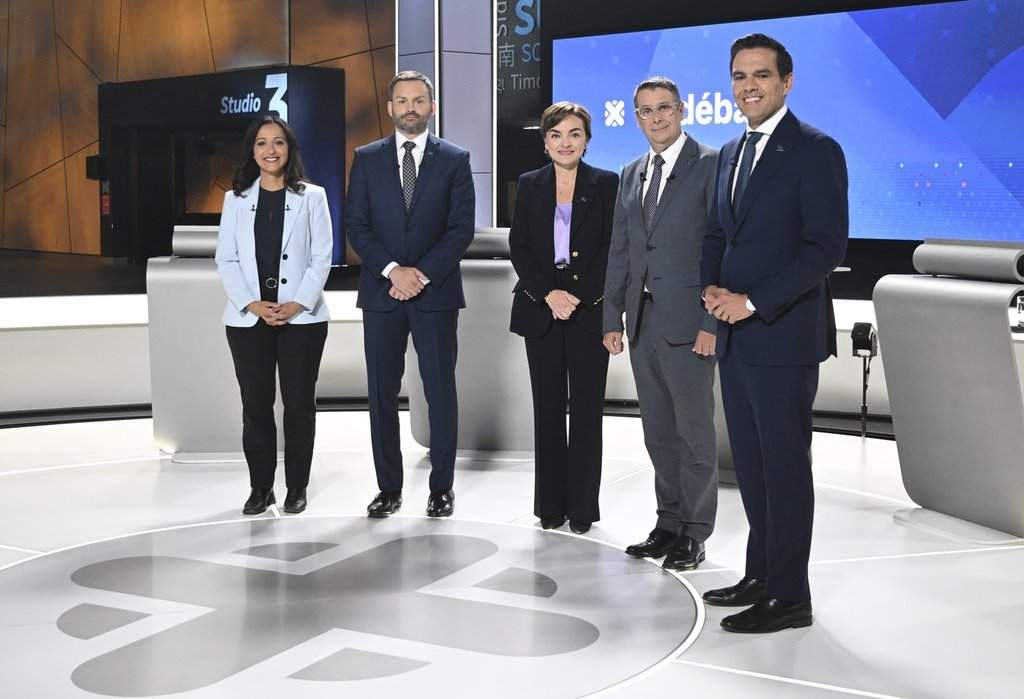 From left, Québec solidaire co-spokesperson Ruba Ghazal, Parti Québécois Leader Paul St-Pierre Plamondon, Coalition Avenir Québec Leader Christine Frechette, Quebec Conservative Leader Éric Duhaime and Quebec Liberal Leader Charles Milliard pose before the start of a leaders debate in Montreal on Wednesday, Sept. 23, 2026. Quebec votes in a provincial election on Oct. 5, 2026.