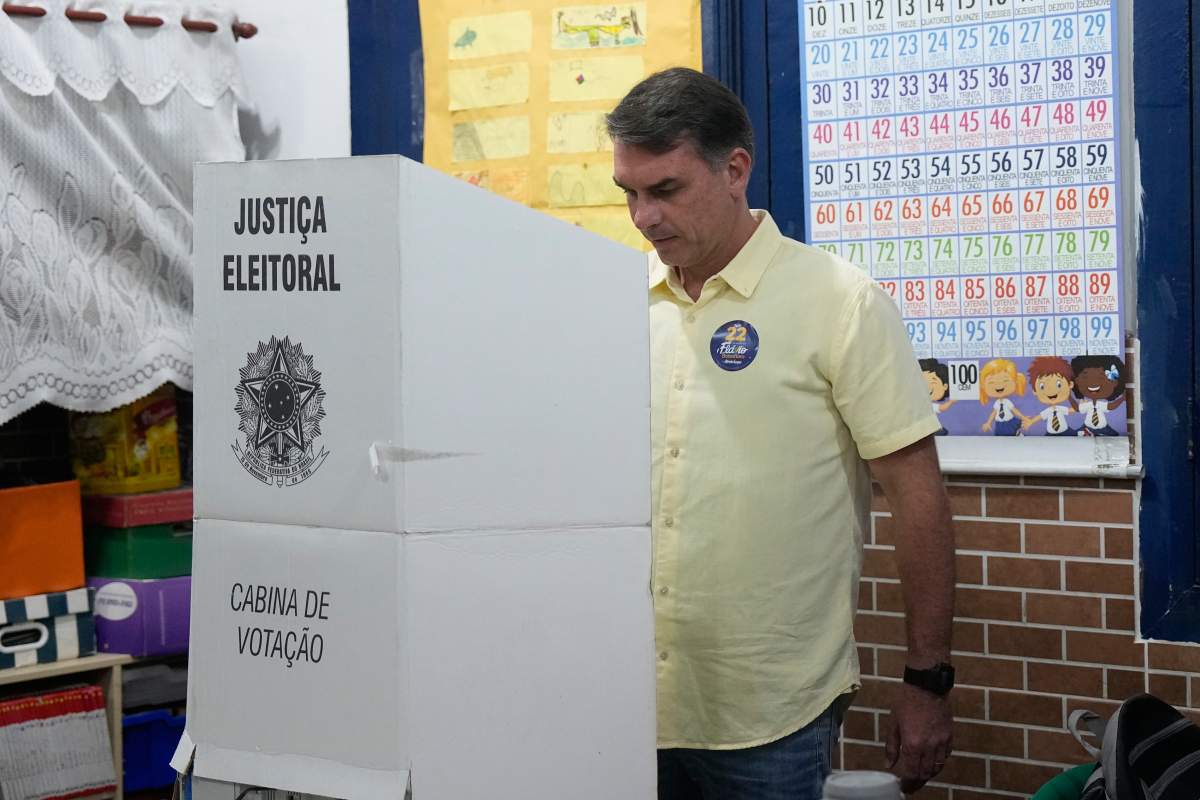 Opposition presidential candidate Sen. Flavio Bolsonaro votes in the presidential runoff in Rio de Janeiro, Sunday, Oct. 25, 2026.