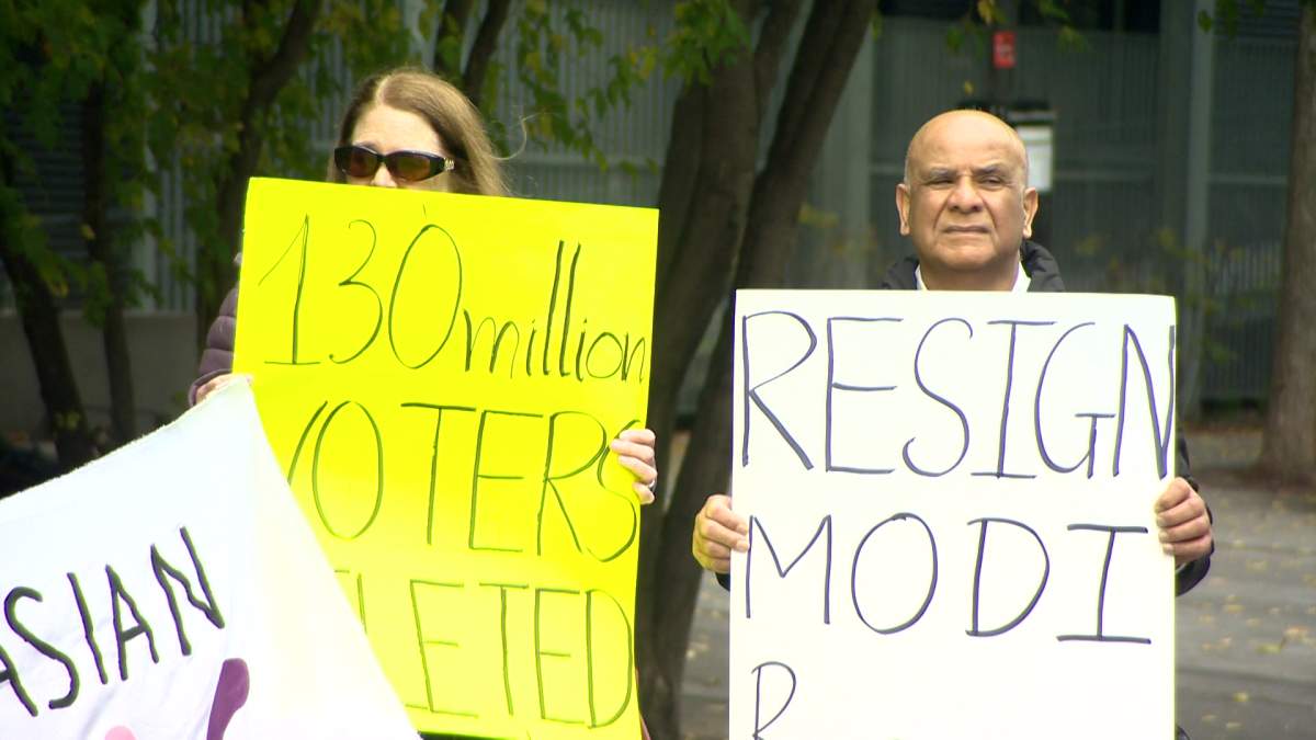 cockroach protest mtl