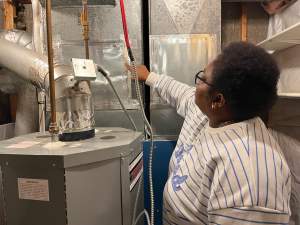 Shernette Smith says she saw an ad on Facebook Marketplace promoting duct-cleaning services for $150, which she thought was a good price.