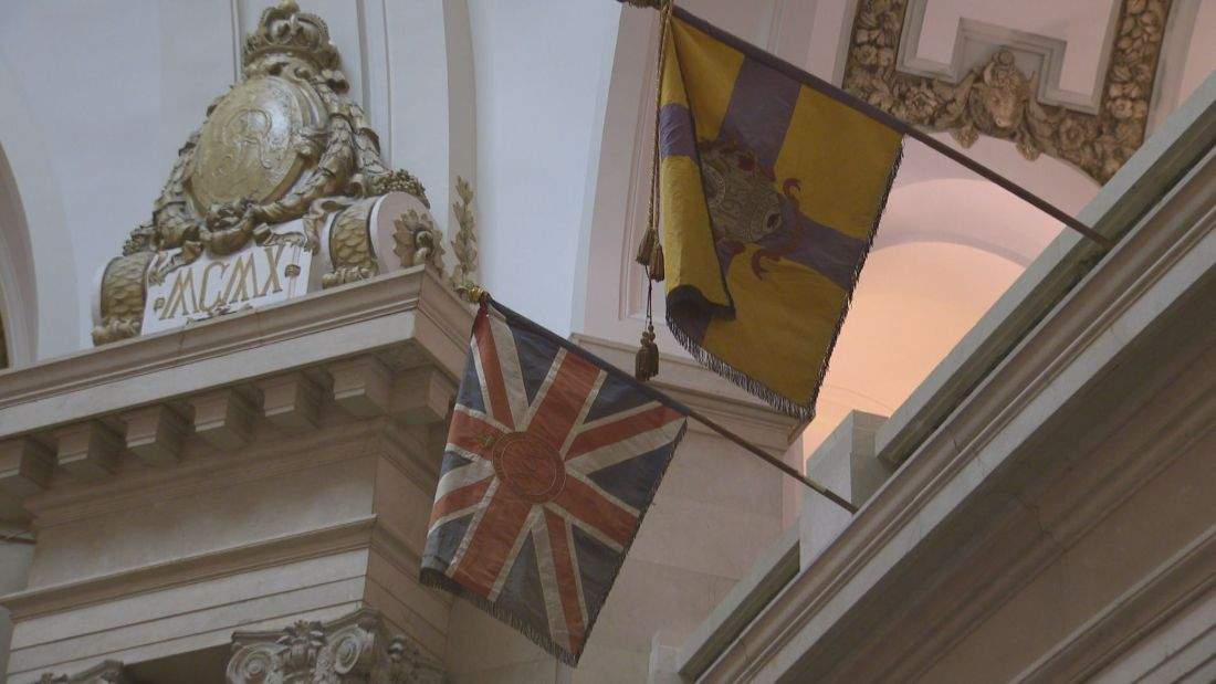 The Royal Regina Rifles regimental colours will hang in Saskatchewan's Legislative Building after almost 50 years.