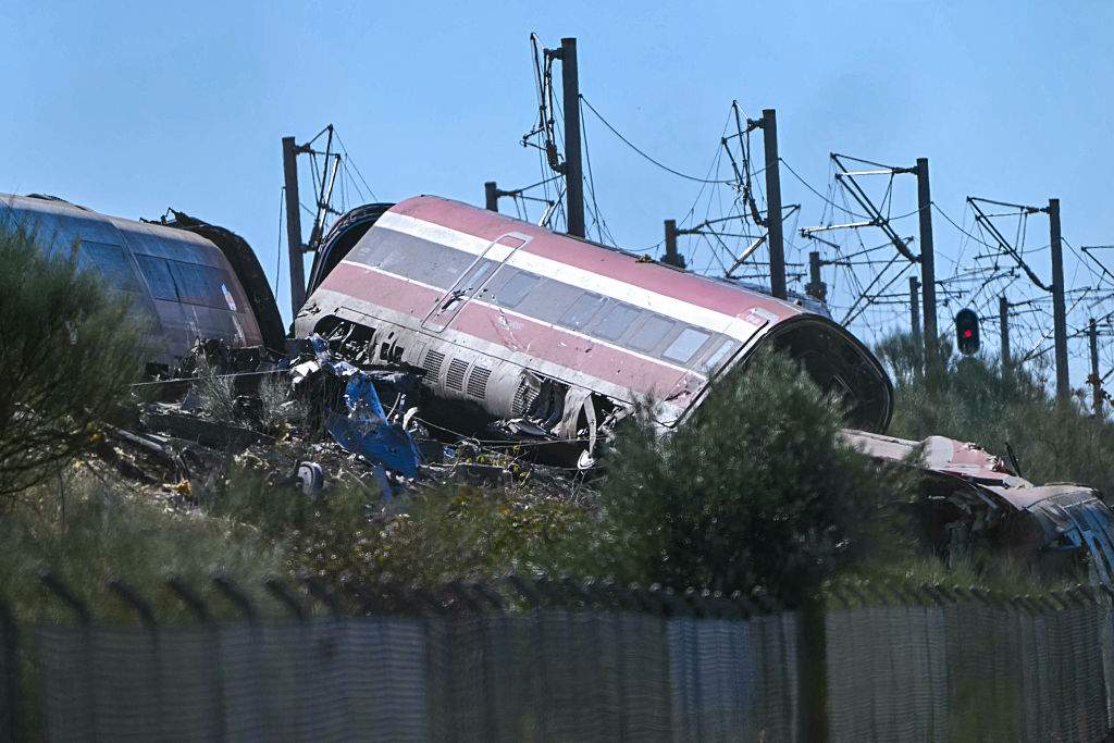 Wreckage from a train crash between a high speed Renfe AVE train and Iryo train around 150kms south of Madrid between Urda and Los Yebenes in the province of Toledo, on October 28, 2026. 